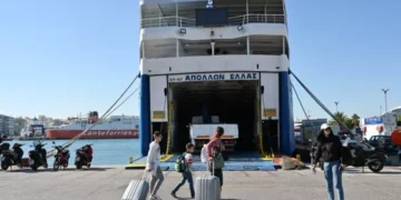 Ακτοπλοϊκά εισιτήρια: «Φωτιά» οι τιμές των πλοίων ενόψει Πάσχα