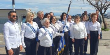 Η κυρία Σοφία ετών 82, μαθήτρια του Εσπερινού ΕΠΑΛ Ρόδου, παρέλασε περήφανα μπροστά σε χιλιάδες κόσμου στην Ρόδο