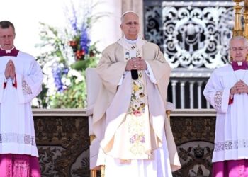 Πάπας Λέων: Όποιος φέρει όπλα ας τα καταθέσει – Όποιος διαθέτει την εξουσία να προκαλεί πολέμους, ας επιλέξει την ειρήνη