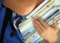 Με απόφαση Ζαχαράκη η επιλογή των νέων σχολικών βιβλίων