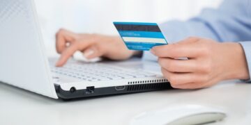 Προπληρωμένη κάρτα κοινωνικών παροχών: Πώς λειτουργεί – Τα οφέλη για τους δικαιούχους