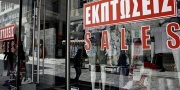Θερινές εκπτώσεις: Προσδοκίες για τζίρο έως 7,4 δισ. ευρώ