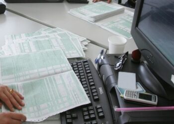 Εκπνέει σήμερα η προθεσμία για την υποβολή των φορολογικών δηλώσεων εισοδήματος