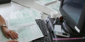 Εκπνέει σήμερα η προθεσμία για την υποβολή των φορολογικών δηλώσεων εισοδήματος