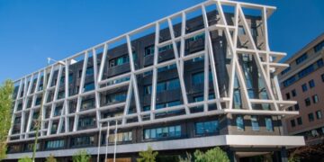 Ελληνική Αναπτυξιακή Τράπεζα: Ανοίγει ο δρόμος για δάνεια έως και 5 δισ. ευρώ στους μικρομεσαίους